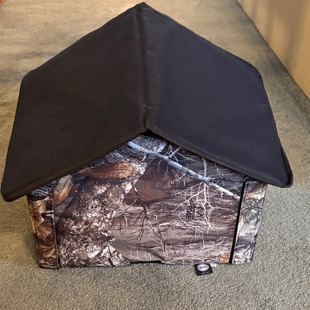 Outdoor Cat Dining Shelter - Black and Brown